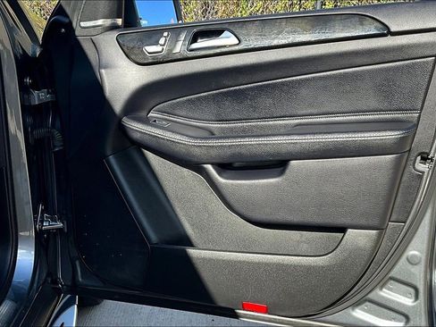 Used 2018 Mercedes-Benz GLE 350 image 24