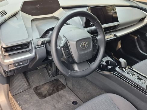 Used 2025 Toyota Prius LE FWD image 10