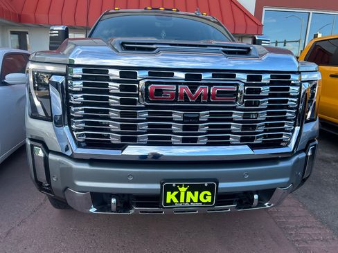 Used 2025 GMC Sierra 3500 Denali w/ Denali Reserve Package image 3