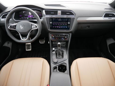 Certified 2024 Volkswagen Tiguan SE R-Line image 10