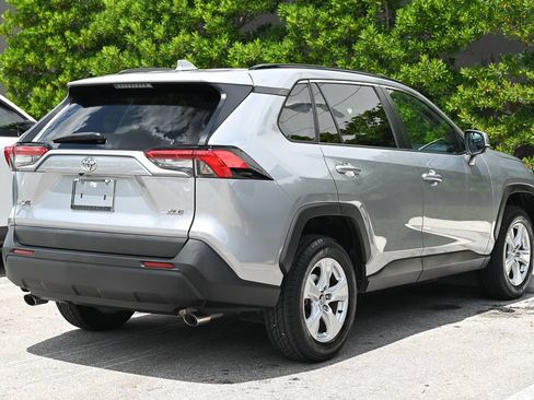 Used 2021 Toyota RAV4 XLE FWD image 4