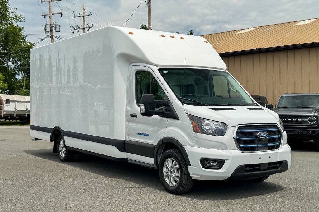 Used 2023 Ford E-Transit RWD image 1