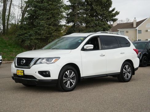 Used 2017 Nissan Pathfinder SL w/ Trailer Tow Package AWD/4WD image 3