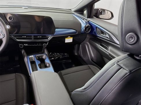 New 2026 Chevrolet Equinox EV LT image 17