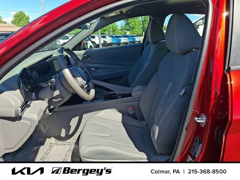 Used 2023 Hyundai Elantra SEL w/ Convenience Package FWD image 15