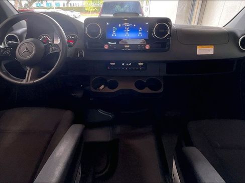 Used 2025 Mercedes-Benz Sprinter 2500 image 6