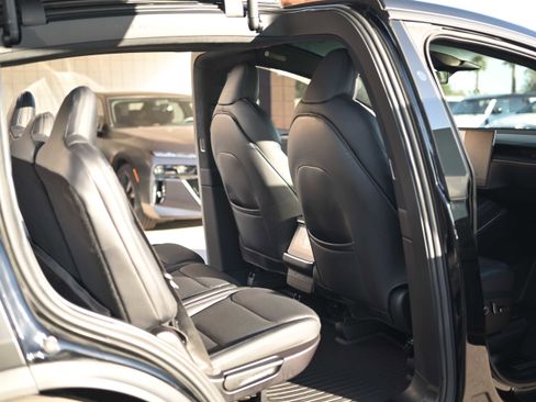 Used 2022 Tesla Model X image 12