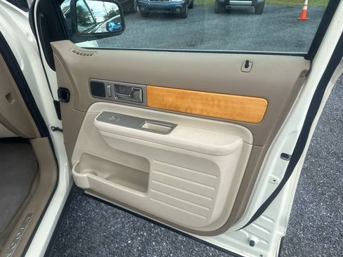 Used 2007 Lincoln MKX AWD image 18