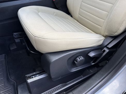 Used 2024 Ford Edge SE image 18