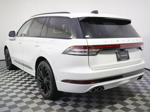 New 2026 Lincoln Aviator Reserve w/ Jet Appearance Package AWD/4WD image 4