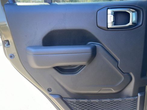 New 2025 Jeep Gladiator Willys image 24