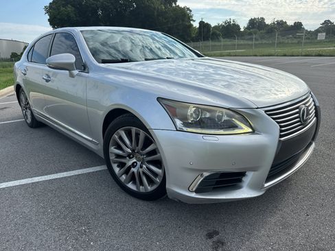 Used 2013 Lexus LS 460 w/ Comfort Pkg RWD image 2