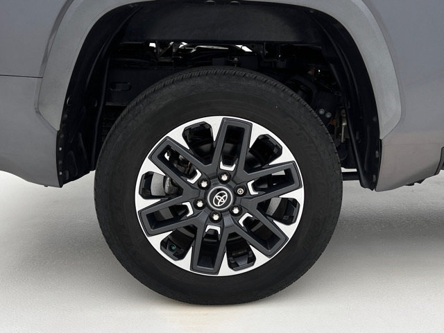 Used 2025 Toyota Tundra Limited AWD/4WD image 29