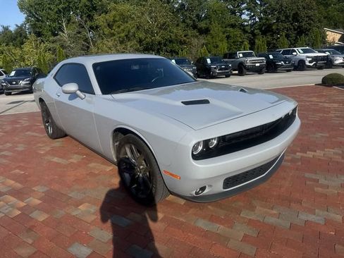 Used 2022 Dodge Challenger SXT w/ Driver Convenience Group RWD image 19