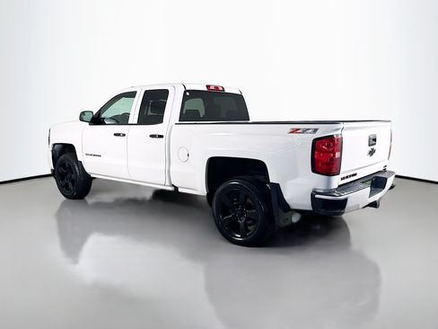 Used 2017 Chevrolet Silverado 1500 LT w/ Redline Edition AWD/4WD image 7