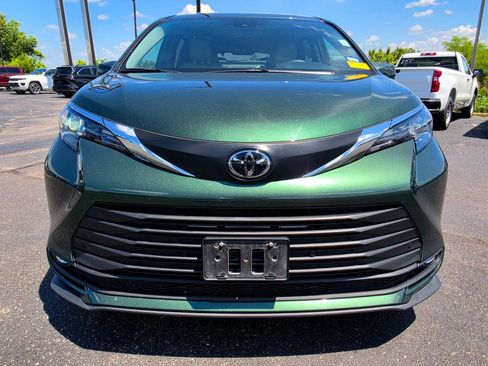 Used 2026 Toyota Sienna XLE FWD image 16