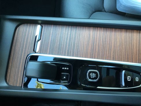 Certified 2025 Volvo V60 B5 Cross Country Plus image 26