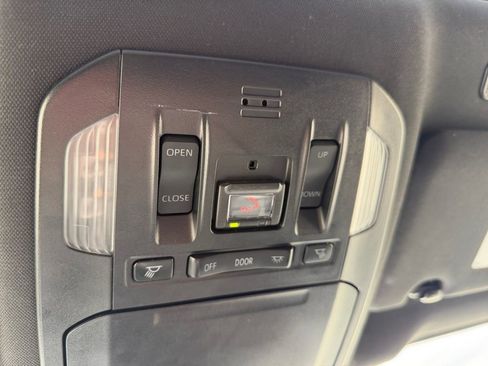 Used 2023 Toyota Highlander XSE image 31