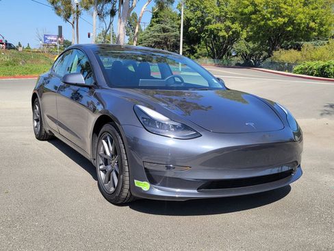 Used 2023 Tesla Model 3 Standard Range RWD image 6
