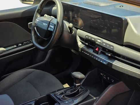 Used 2025 Kia K4 FWD image 31