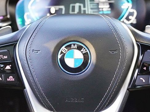 Used 2023 BMW 530e w/ M Sport Package image 36