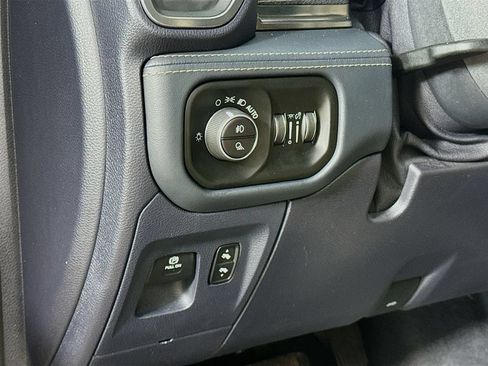 Used 2019 RAM 1500 Limited AWD/4WD image 12