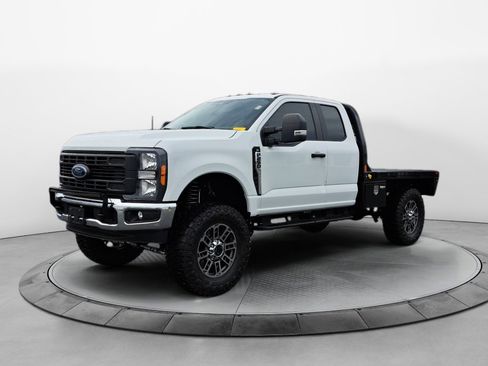 Used 2024 Ford F250 XL w/ XL Chrome Package image 3