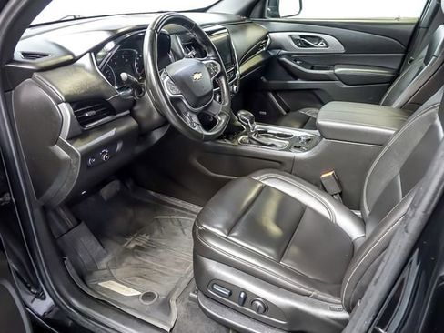 Used 2023 Chevrolet Traverse LT w/ LT Premium Package AWD/4WD image 13