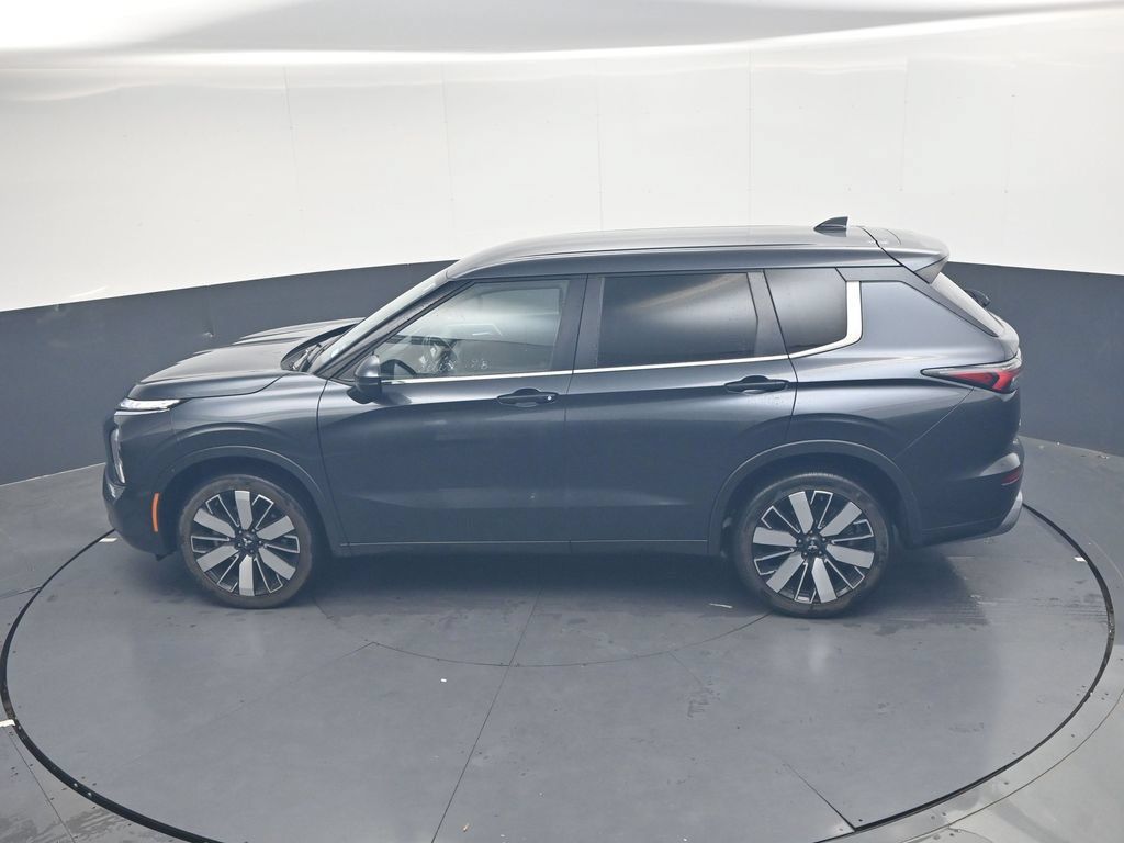 Used 2025 Mitsubishi Outlander SE FWD image 20