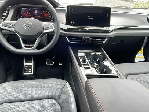 New 2025 Volkswagen Atlas Peak Edition SE image 17
