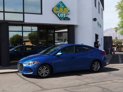 Used 2017 Hyundai Elantra SE image 4