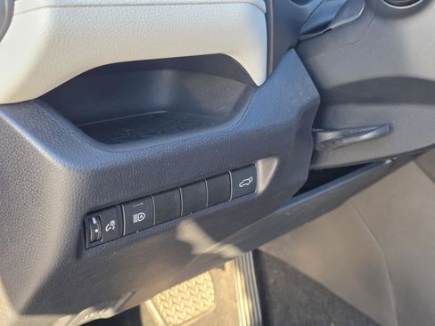 Used 2020 Toyota RAV4 XLE Premium image 13