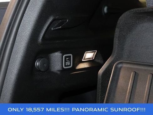 Used 2023 Jeep Grand Cherokee L Limited AWD/4WD image 31
