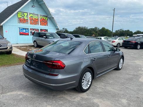Used 2017 Volkswagen Passat 1.8T SE FWD image 7