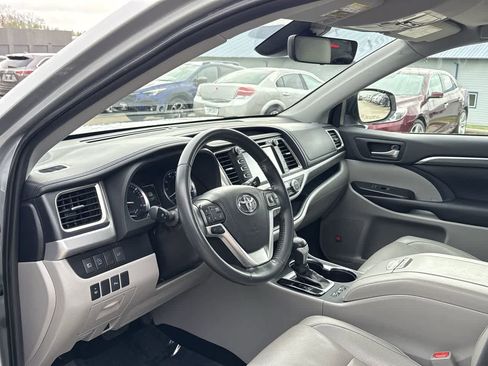 Used 2019 Toyota Highlander Limited image 2