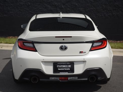 Used 2023 Toyota GR86 RWD image 6