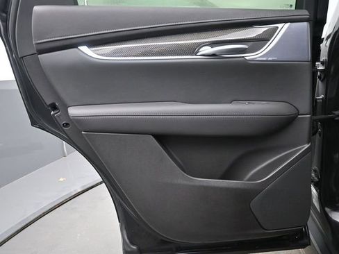 New 2026 Cadillac XT5 Sportv w/ LPO, Onyx Lite Package image 14