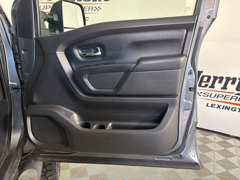 Used 2018 Nissan Titan SV w/ SV Convenience Package image 22