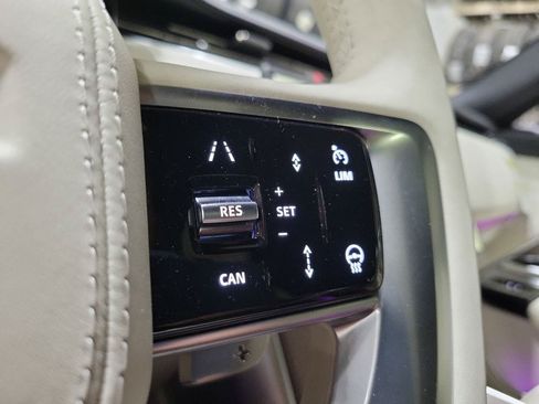 New 2026 Land Rover Range Rover Long Wheelbase SE AWD/4WD image 16