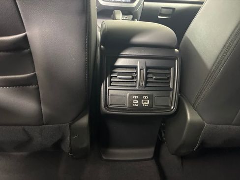 Certified 2025 Subaru Forester Limited image 17