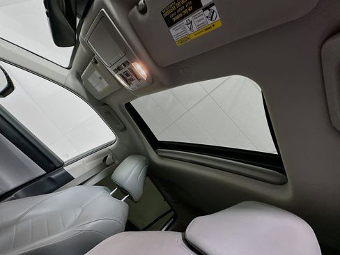 Used 2020 Toyota Highlander XLE image 27