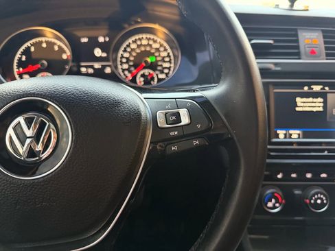 Used 2021 Volkswagen Golf 4-Door image 12