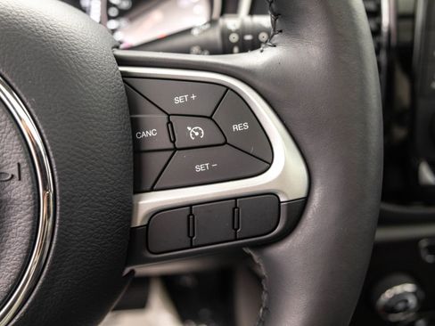 Used 2018 Jeep Compass Latitude image 23