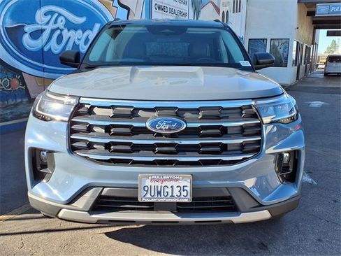 Used 2025 Ford Explorer Active w/ Active Comfort Package image 2