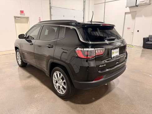 Used 2024 Jeep Compass Latitude image 7