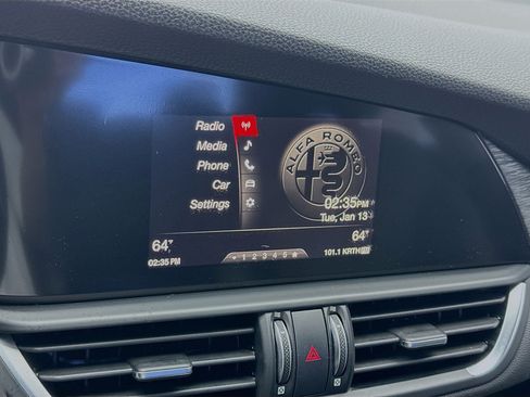 Used 2019 Alfa Romeo Giulia AWD image 9