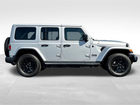 Used 2023 Jeep Wrangler Unlimited Sahara AWD/4WD image 8