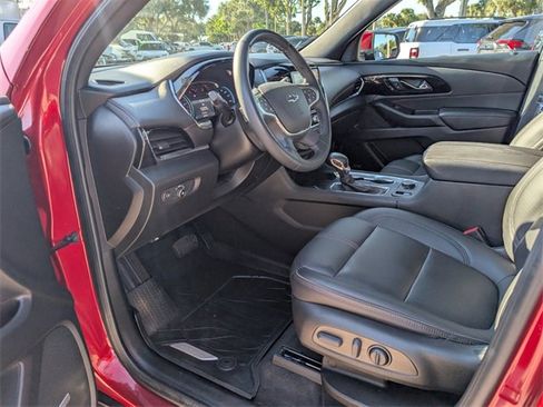 Used 2023 Chevrolet Traverse RS image 6
