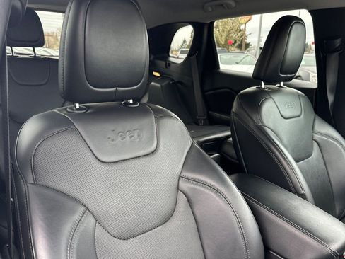 Used 2019 Jeep Cherokee Limited image 17