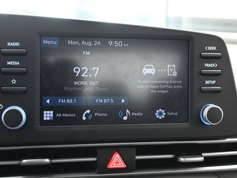 Used 2024 Hyundai Elantra SE FWD image 19